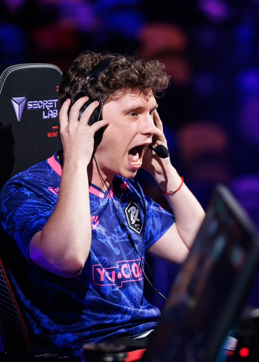 PolymarketVAL's tweet photo. NEW 🚨: Traders predict Something 🇷🇺 will have the MOST kills on Paper Rex 🇸🇬 by the end of Champions 🏆

There is a 34% chance he ends up with the most frags, with d4v41 trailing close behind 

He has 98, while Jinggg 🇸🇬 has 99 and d4v41 🇲🇾 on 103 

Who will get the most? 🤔 https://t.co/J5Mb4ZScL9