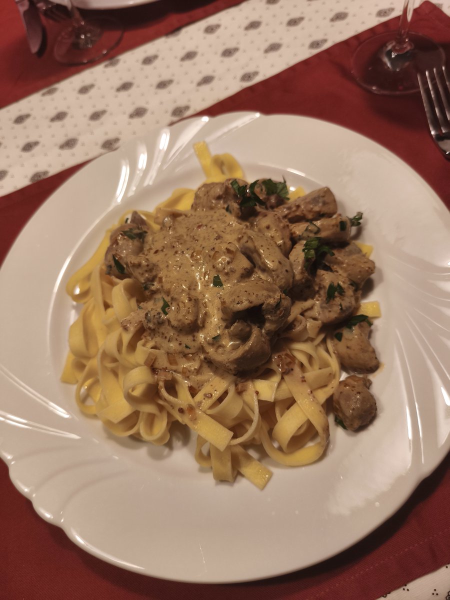 Andreas48266151's tweet photo. Rognons de veau à la moutarde.
Nachdem wir gestern ein Video über alte Gerichte aus französischen Bistrots gesehen haben, war das die Wahl für das heutige Abendessen https://t.co/RwT8Vg1zfn