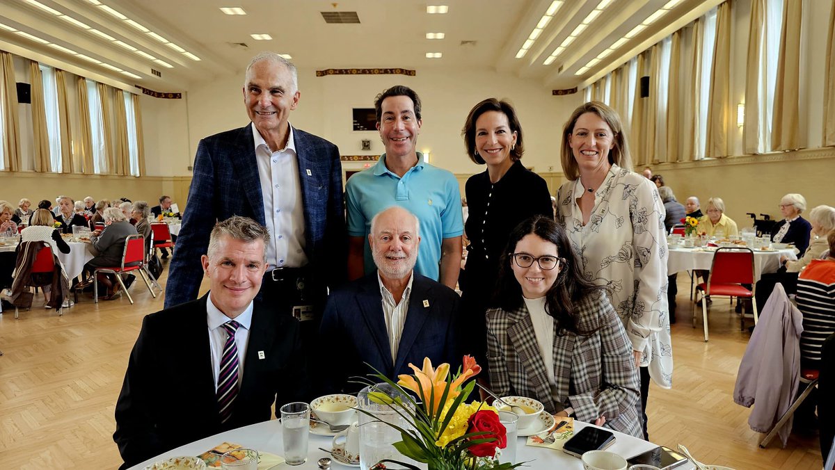 AHousefather's tweet photo. This morning I had the pleasure of celebrating National Seniors Day in Town of Mount Royal. Ce matin, j’ai eu le plaisir de passer la Journée nationale des aînés à Ville Mont-Royal https://t.co/eGwhANtNHQ