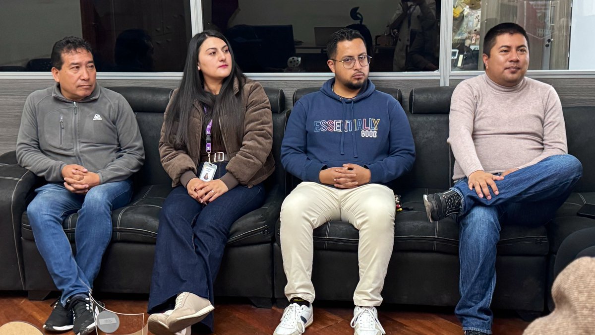ecu911Ibarra's tweet photo. 📍#Montúfar | El Jefe Local @dhtarupi, junto al equipo técnico, mantuvo una reunión de trabajo con el Alcalde del GAD Municipal del cantón Montúfar, Raúl Lucero, para abordar temas relacionados a la videovigilancia e interoperabilidad.

🤝El objetivo es fortalecer la coordinación interinstitucional para el beneficio de la colectividad de este territorio.

#LineaÚnicaParaEmergencias 9️⃣1️⃣1️⃣.
