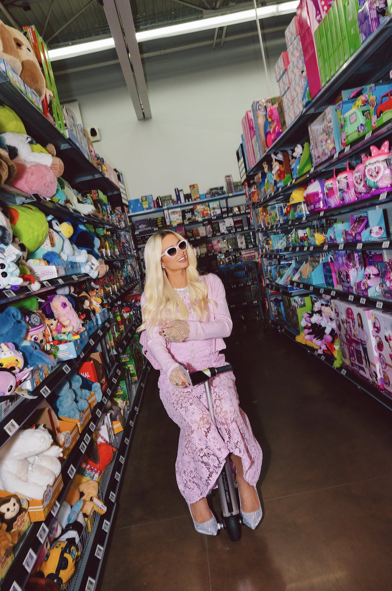 ParisHilton's tweet photo. Stopped by @Walmart to see all my new pieces in store and I’m obsessed 😍🍒🎀🐶 Cherries, bows, puppies, and more 💕 Shop here: https://t.co/88dVjLuDAA https://t.co/JSmuF1DphA