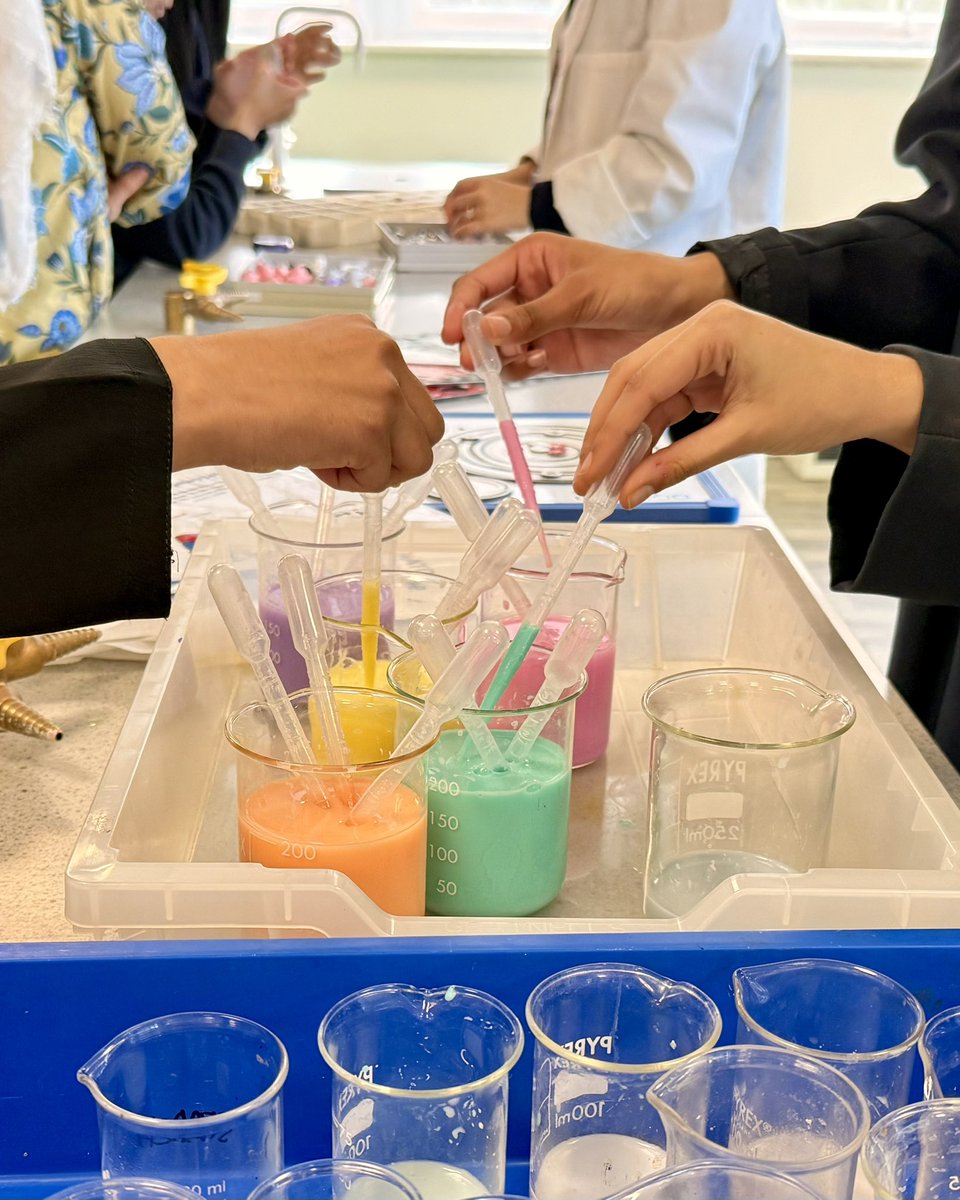 TauheedulGirls's tweet photo. Fun in the Science Labs tonight. Can you identify the scientific equipment quicker than our students? @TIGHS #WeAreStar #BeTheBest #OpenEvening https://t.co/rIirC5wqNt