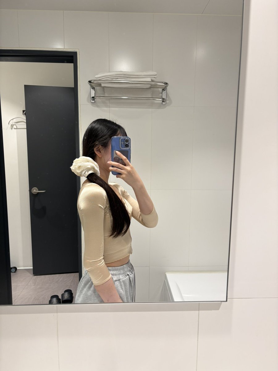 hapi_hapikuru's tweet photo. ニュースリムで二の腕脂肪吸引💪🏻

カウンセリングから丁寧で、必要ない術は必要ないとハッキリ言ってくれる所が好感的でした🙂‍↕️
カリカリ希望したので限界まで取るねーって言って下さり、
純粋脂肪：1,000cc   総量：1,700cc
取ってもらいました⬇️

←before(1.2枚目)        after(3.4枚目)→ https://t.co/5CIxYyM6tW