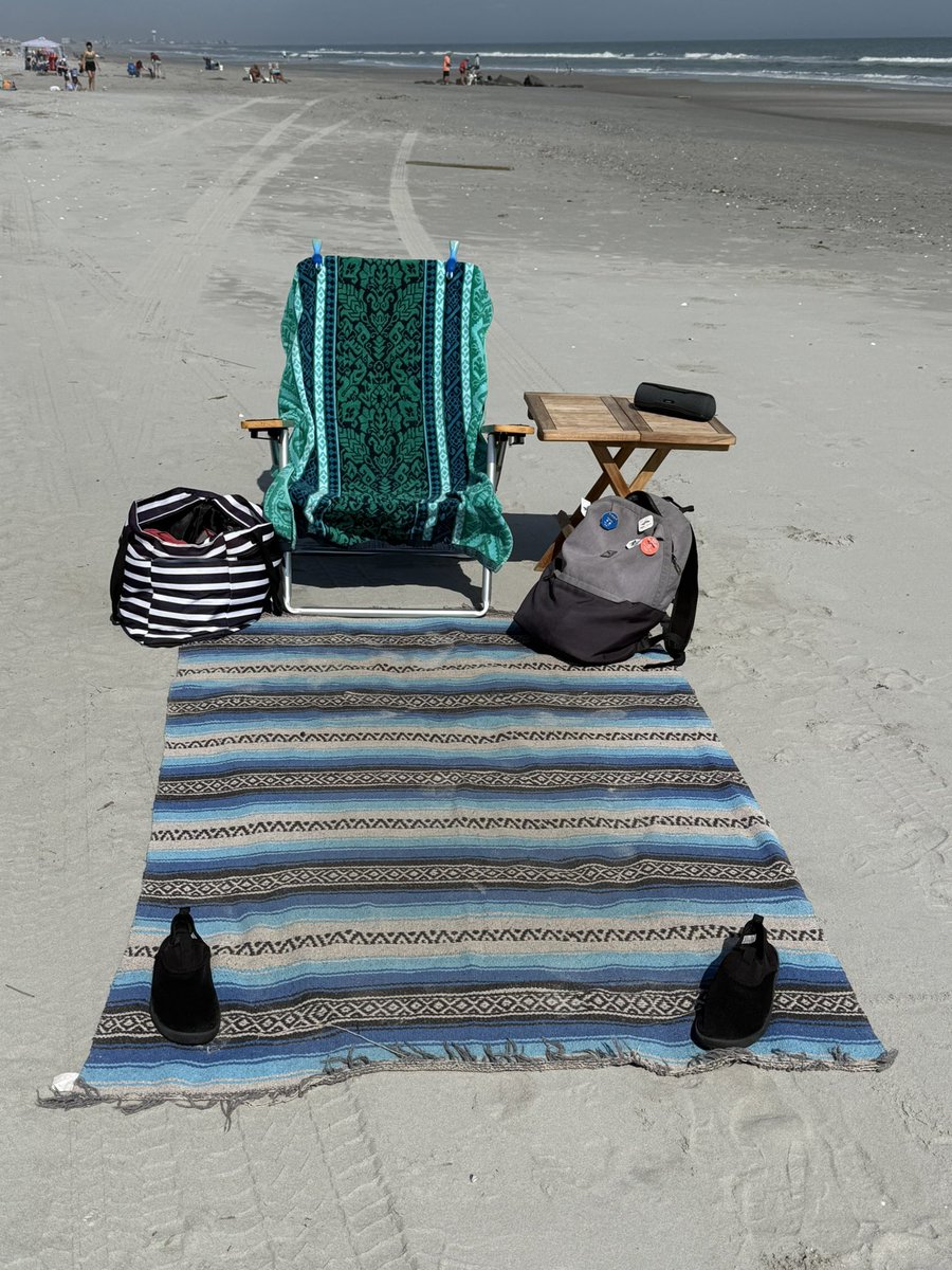 FeetofPhilly's tweet photo. Had to come down to the beach.   Last beach day until next year?  Ya never know.  Next week looks cold but you never can tell if you get a nice day like today before the colder seasonal  weather is here to stay. 🏖️ ��� https://t.co/o7LkzbkKQ0