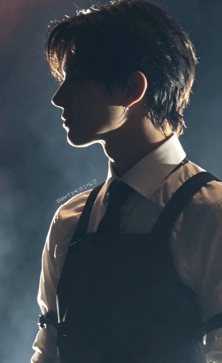 evaniesoo's tweet photo. THIS 
SIDE 
PROFILE 🧎🏻‍♀️ https://t.co/xlql1W45ZF