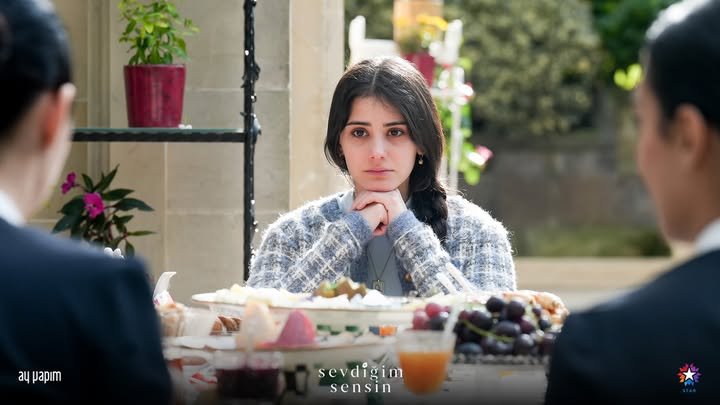 _SiteHelinAR's tweet photo. 👄∿ 𖨌🌰༉• #HelinKandemır en las nuevas fotografias promocionales del episodio 19 de #SevdiğimSensin https://t.co/SQlx6HQ7Lz