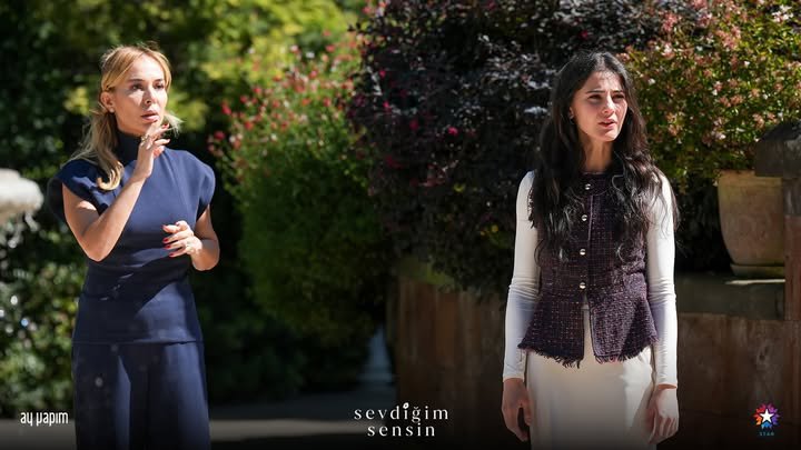 _SiteHelinAR's tweet photo. 👄∿ 𖨌🌰༉• #HelinKandemır en las nuevas fotografias promocionales del episodio 19 de #SevdiğimSensin https://t.co/SQlx6HQ7Lz