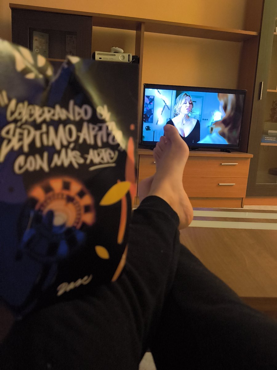 liavonly80's tweet photo. Película, pies y Penny, sólo falta tu dinero perra #findom  #palomitas #JuevesDeTentación #feet #feetfetish https://t.co/3KPQBE2UoU