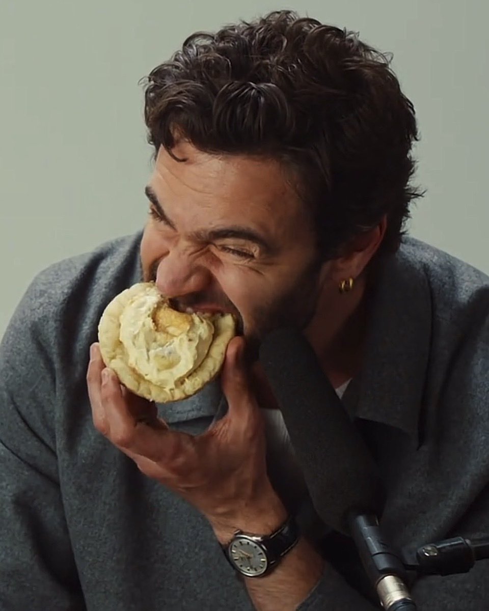 oliveilysm's tweet photo. lili wanting tom to take the bigger bite so he’d get the full experience because she knew he’d love the flavor 😭 my besties 🥹 https://t.co/2JDSaKpR0G