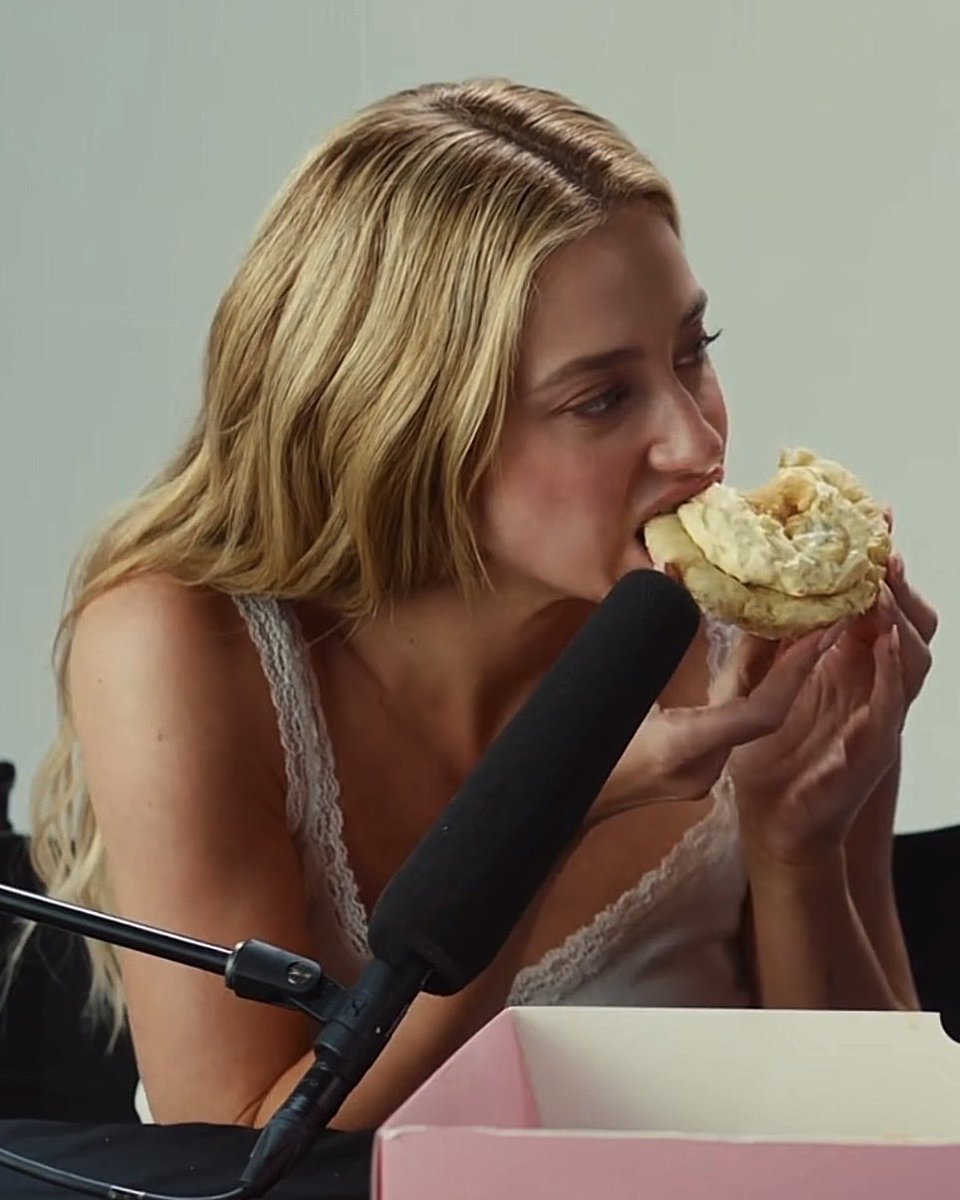 oliveilysm's tweet photo. lili wanting tom to take the bigger bite so he’d get the full experience because she knew he’d love the flavor 😭 my besties 🥹 https://t.co/2JDSaKpR0G