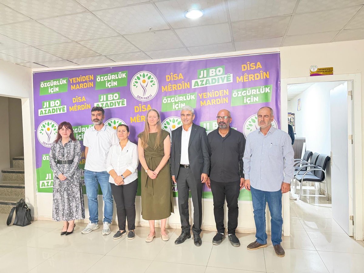 demmardin's tweet photo. ABD Adana Konsolosluğu Siyasi İşler Müdürü Sayın Minta Brodzinski il örgütümüzü ziyaret etti. Yapmış olduğumuz görüşmede barış ve demokratik toplum sürecinin gidişatı ve bunun ekonomiye etkisine kadar bir çok konuda bilgi alışverişinde bulunduk. ziyaretleri için teşekkür ederiz https://t.co/zP2JhmjmVr