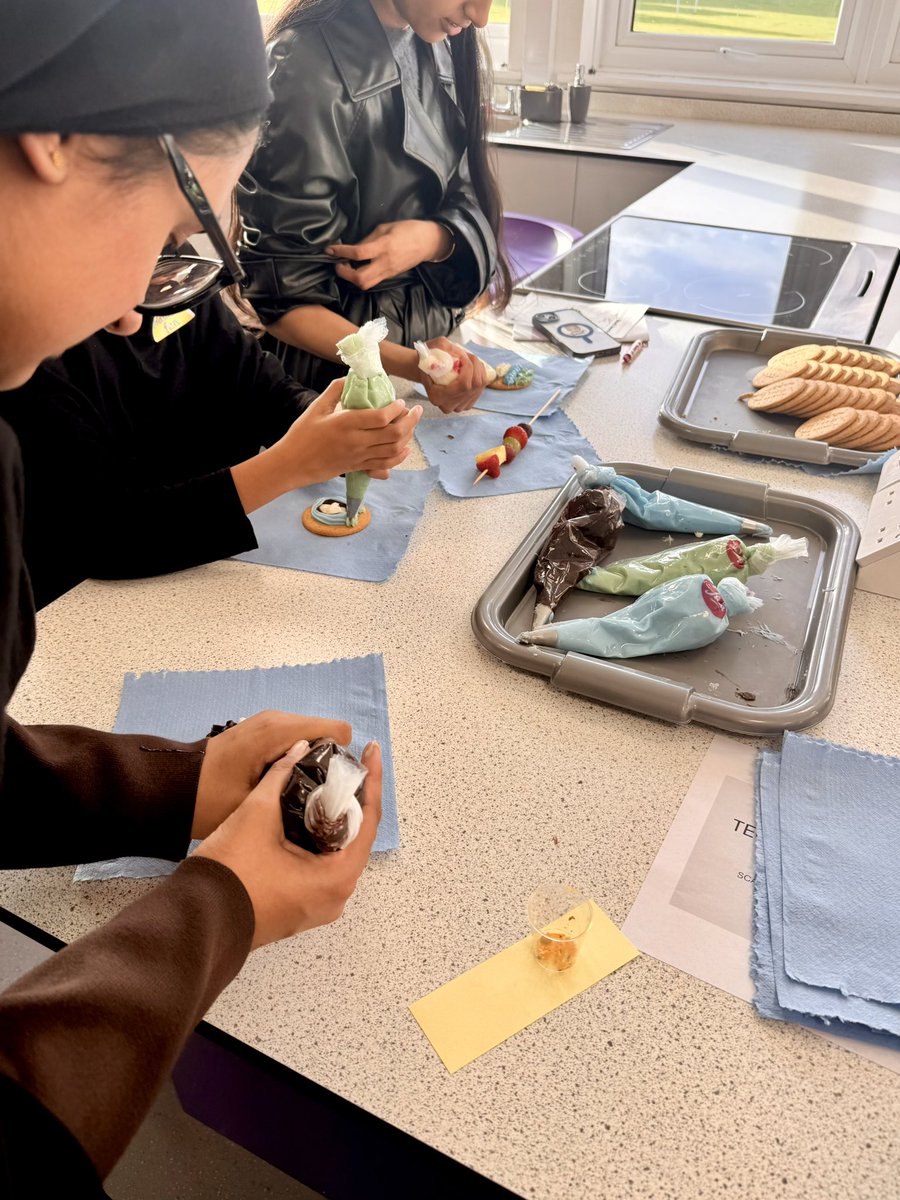 TauheedulGirls's tweet photo. Biscuit decorating challenge in Food Tech. Whoโs got the sweetest skills?
ย
Students are showcasing their CAD skills tonight. Watch our 3D printer live in action as it creates prototypes before your eyes. @StarAcademies @TIGHS #WeAreStar #BeTheBest #OpenEvening #FoodTechnology https://t.co/Hc3bxdJp48