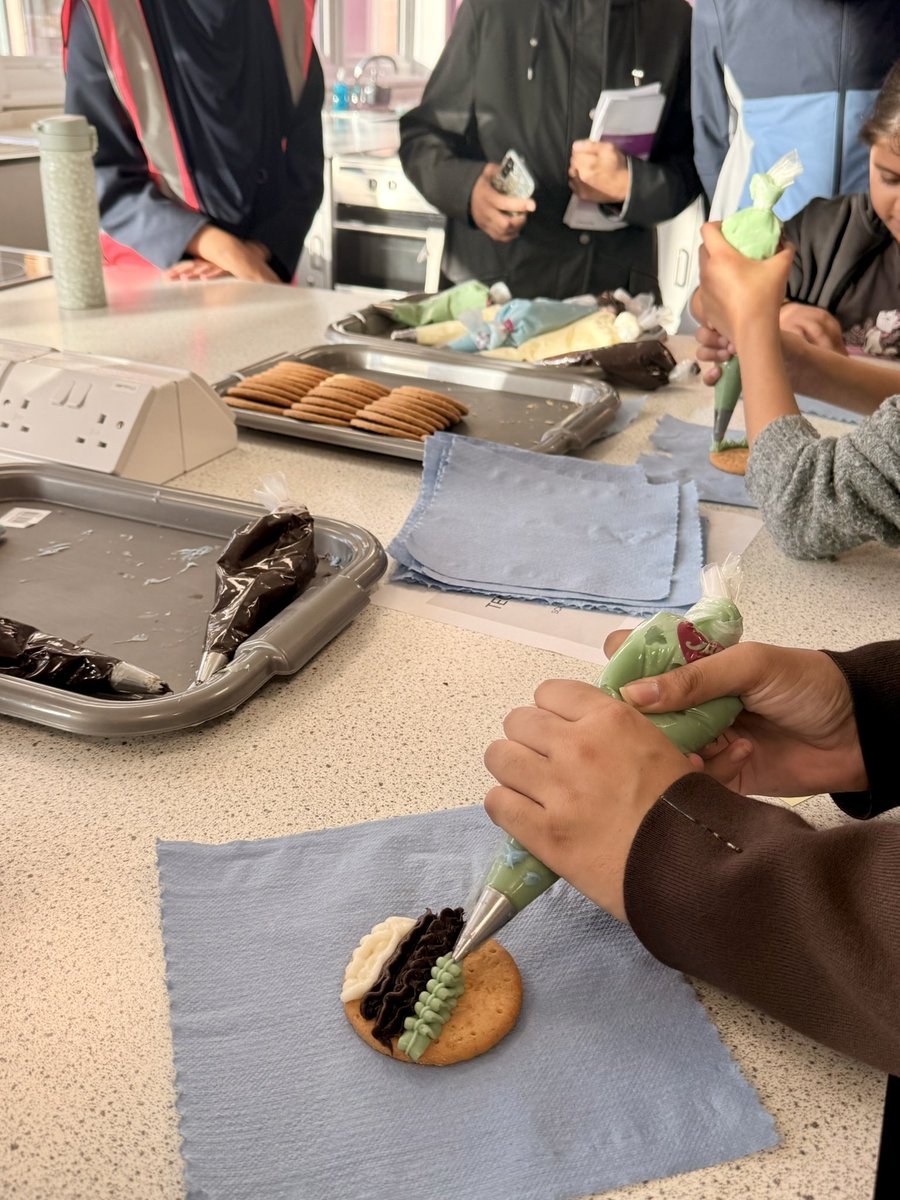 TauheedulGirls's tweet photo. Biscuit decorating challenge in Food Tech. Whoโs got the sweetest skills?
ย
Students are showcasing their CAD skills tonight. Watch our 3D printer live in action as it creates prototypes before your eyes. @StarAcademies @TIGHS #WeAreStar #BeTheBest #OpenEvening #FoodTechnology https://t.co/Hc3bxdJp48