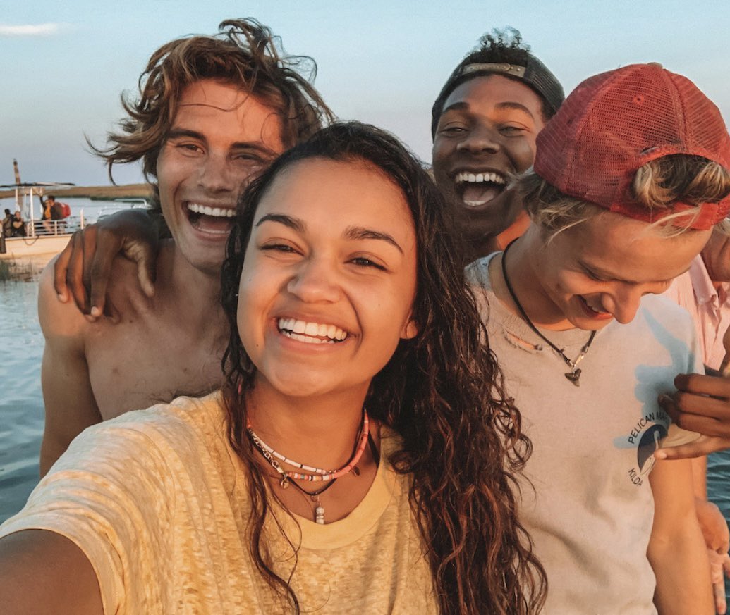 jjxmayb4nk's tweet photo. these pictures are the definition of kie and her boys https://t.co/jqEqRRBYDz