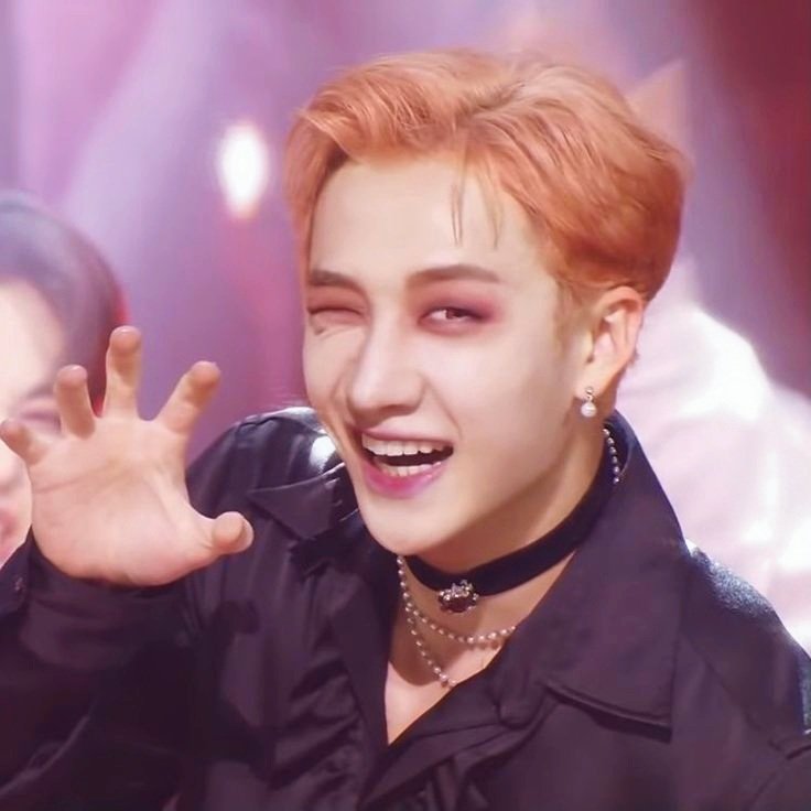 haraalvi's tweet photo. vampire bang chan 🤎 https://t.co/ReFNUTM9ls