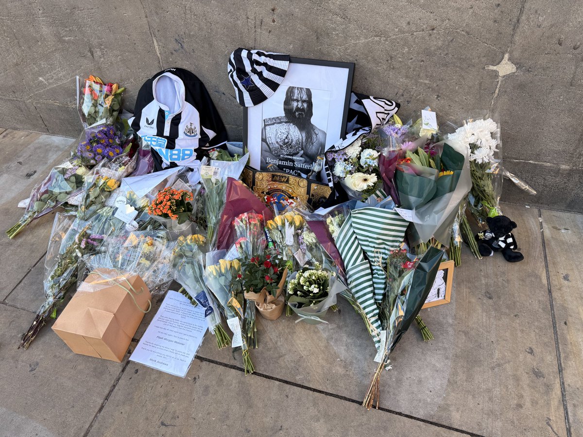PhilJubb1's tweet photo. Very touching memorial for PAC at Grey’s monument. Proud to be a Geordie. Gravity may have forgotten him but we never will 🖤🤍 @WWE @AEW @FinnBalor https://t.co/UeN21uQXzE