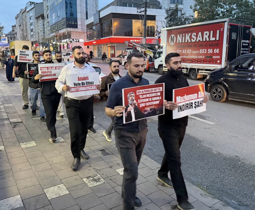 FurkanH41's tweet photo. Furkan Hareketi Kocaeli olarak, haksızca tutuklu bulunan Alparslan Kuytul Hocaefendi, Semra Kuytul Hocahanım ve diğer kardeşlerimiz için #özgürlükyürüyüşü gerçekleştirdik!

AsılSuçlular Yargılanmıyor
AlparslanHocaya Ozgürlük 
SemraHocaya Ozgürlük
Kardeşlerimizi SerbestBırakın https://t.co/o3OlVlJftu