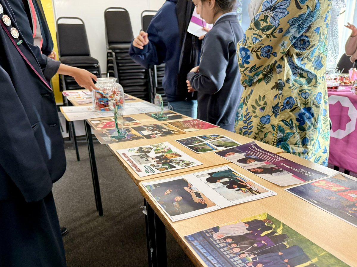 TauheedulGirls's tweet photo. Y6 students exploring faith related activities while enjoying a delicious range of sunnah foods @StarAcademies #WeAreStar #BeTheBest #OpenEvening https://t.co/fdY8HChK0c
