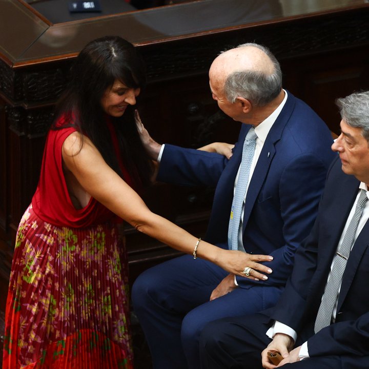 CorderoRebelde's tweet photo. Se acuerdan de esto? 🤔🤨

Cuando la diputada con antecedentes narco Villaverde andaba a los abrazos con la "honorable" corte suprema. ⚖️😤

La misma "honorable" corte que hoy falla con la #LeyDeTierras dado lugar a que cualquier HDP desquiciado se compre el país. https://t.co/2epplw5NPU