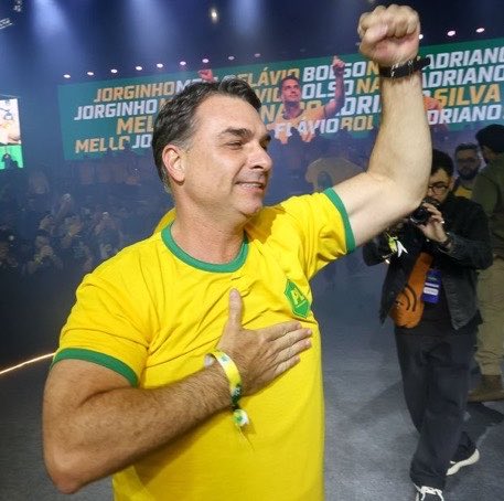 meioindep's tweet photo. 🚨AGORA: Flávio dispara, chega a 62% na Polymarket e abre 24 pontos de vantagem sobre Lula; petista tem 38% https://t.co/z38YgtMz6i