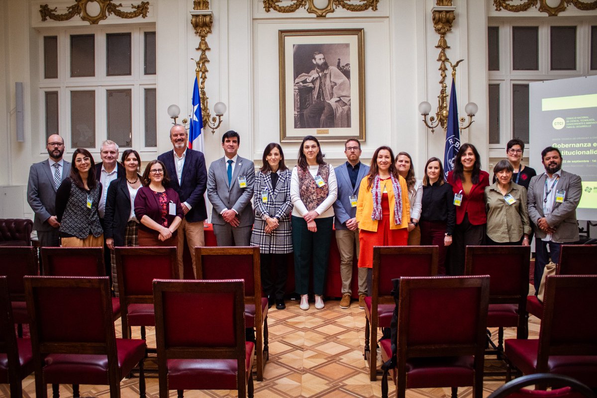 SENCI_Uy's tweet photo. 🇺🇾🇨🇱 La #SENCI participó de una misión técnica en Chile para intercambiar experiencias sobre políticas de CTI.
Junto a representantes de UNE-CTI y @MIEM_Uruguay, mantuvo reuniones con instituciones del ecosistema de CTI chileno.
🔗 Más info: https://t.co/btVLVt4KXY https://t.co/Iof9gzCSDQ
