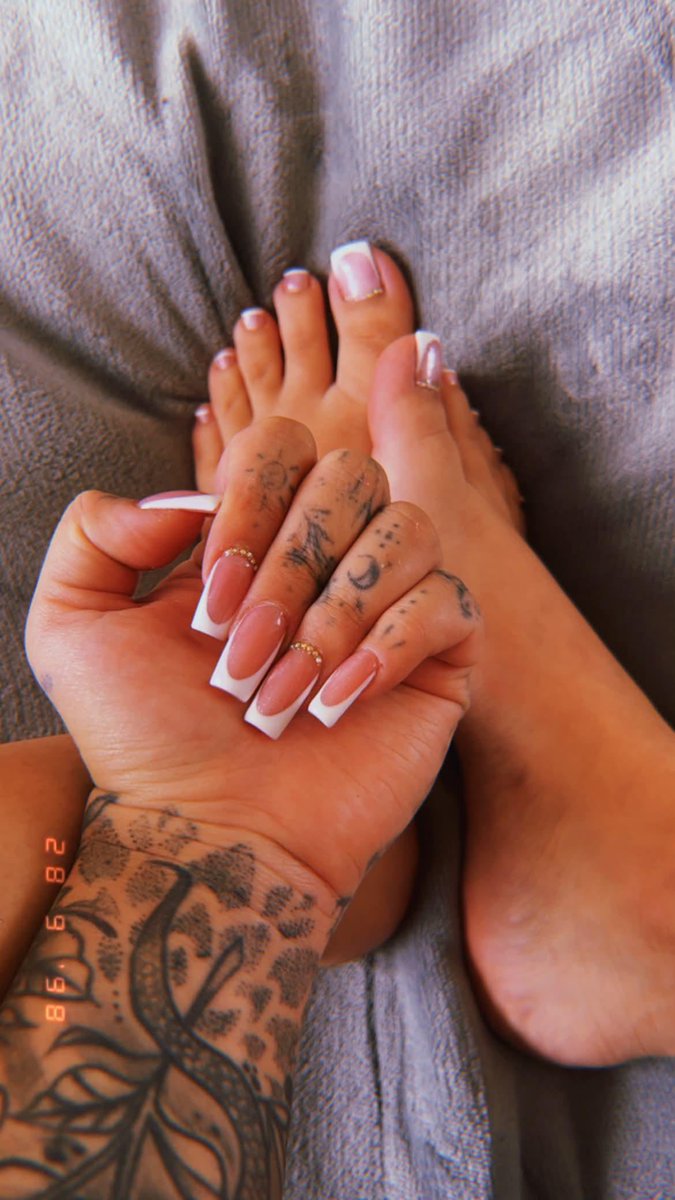 fancyfeets__'s tweet photo. #gaygirl #prettyfeetelite #prettytoes #fypシ❤️💞❤️ #prettyfeetgang #fyp #fypage #lesbiansofig #lesbians #gaygirls #prettyfeet #lesbianskissing #prettyfeettakeover https://t.co/8p6eFnP0Wk