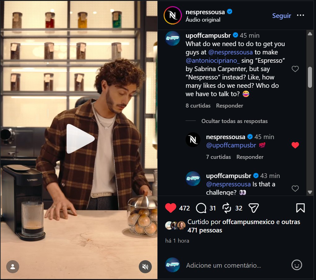 upoffcampusbr's tweet photo. 🚨 CALLING ALL THE OFF CAMPERS!!!!!!!!!!!!!! 🚨 

É O SEGUINTE! A gente comentou no post novo da nespresso: 

"O que a gente precisa fazer pra convencer vocês da @nespressousa a fazer o @ antoniocipriano_ cantar “Espresso”, da Sabrina Carpenter, mas falando “Nespresso” no lugar de “Espresso”? Tipo, quantas curtidas a gente precisa conseguir? Com quem a gente tem que falar? 😂"

Eles mandaram: 💯

A gente perguntou se era um desafio. Eles não responderam, MAS...

A marca respondeu. Eles não falaram um número e nem continuaram a conversa, maaaaasss a gente chamou a atenção deles. 

ACONTECE QUE EU SOU MALUCA!!!! E SE DERAM PALCO PRA DOIDO, EU VOU DANÇAR, PORQUE VAAAAAAAAAAAAAAAAAAI QUEEEEEEEEEEEEEE.... 

então por favor, pelo amor de Deus, de alguém que só quer ouvir esse homem @AntonioCip_ cantar Espresso, eu imploro pra irem la no post da nespresso e curtirem o nosso comentário. HAHAHAHAHAHA

O link pra vocês irem lá fazer a boa:  https://t.co/kasmLBoluU

SE A GENTE SE JUNTAR, A GENTE CONSEGUE.