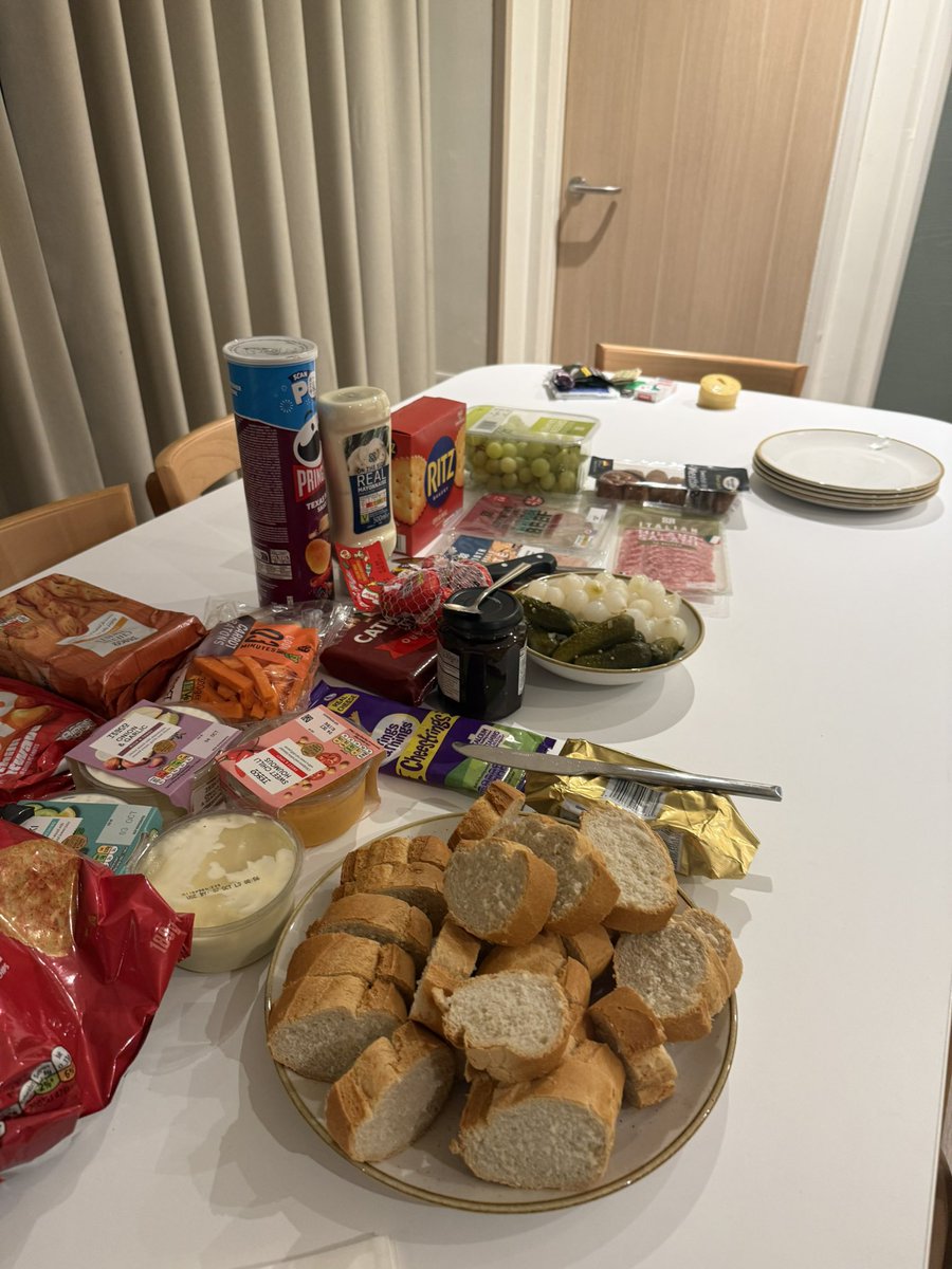 harrison1644_'s tweet photo. Scran?? https://t.co/c3S74mZhba