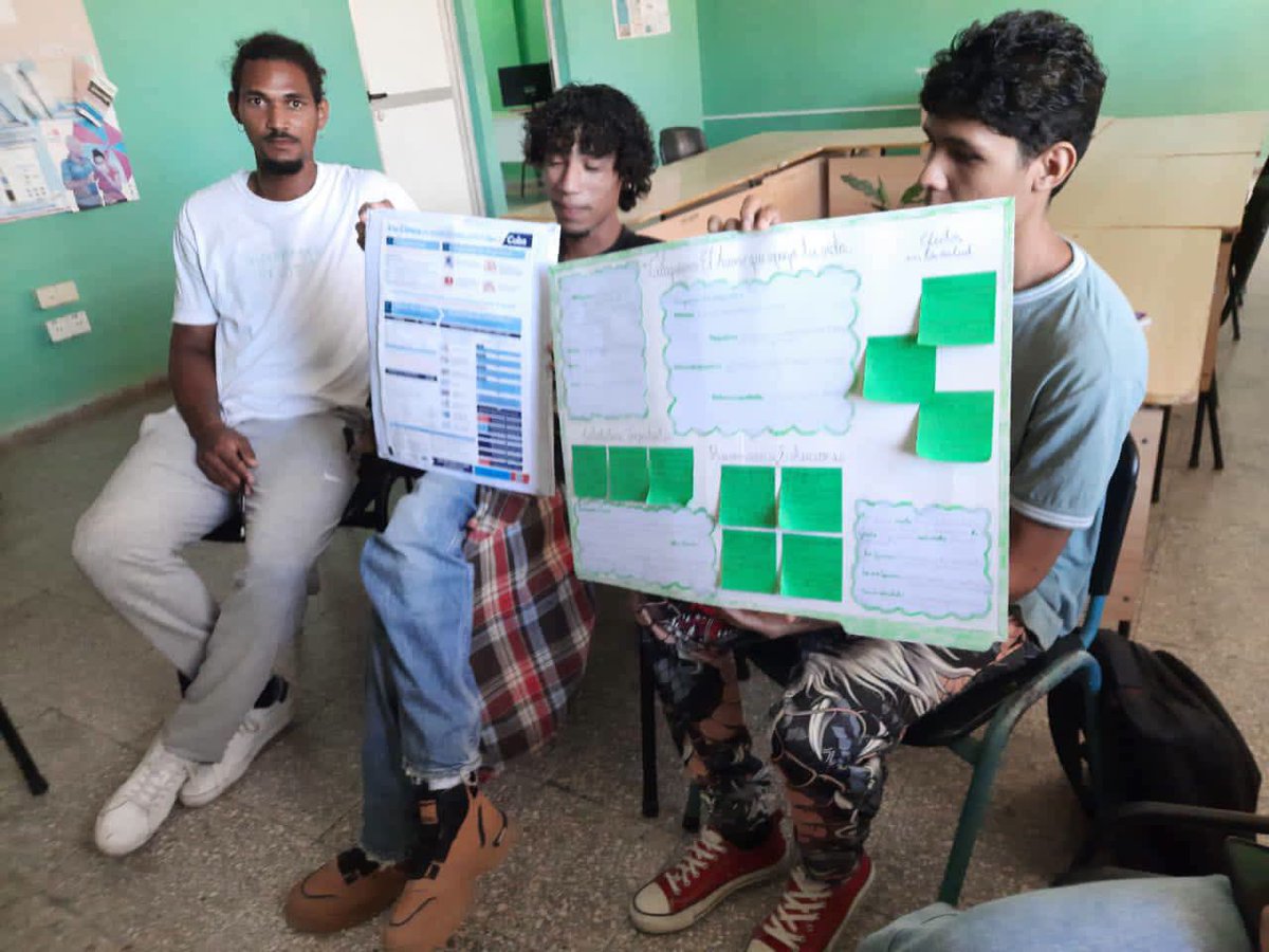 CubaMES's tweet photo. Los estudiantes de 4to año de Ciencias de la Información de la @UHoCuba despidieron la asignatura electiva Salud y Calidad de Vida celebrando el Día Mundial del Corazón y culminando el curso de promotores de salud. 💪🩺

ℹ️📸: UHo
#UniversidadCubana https://t.co/Gt6qRpfWIJ