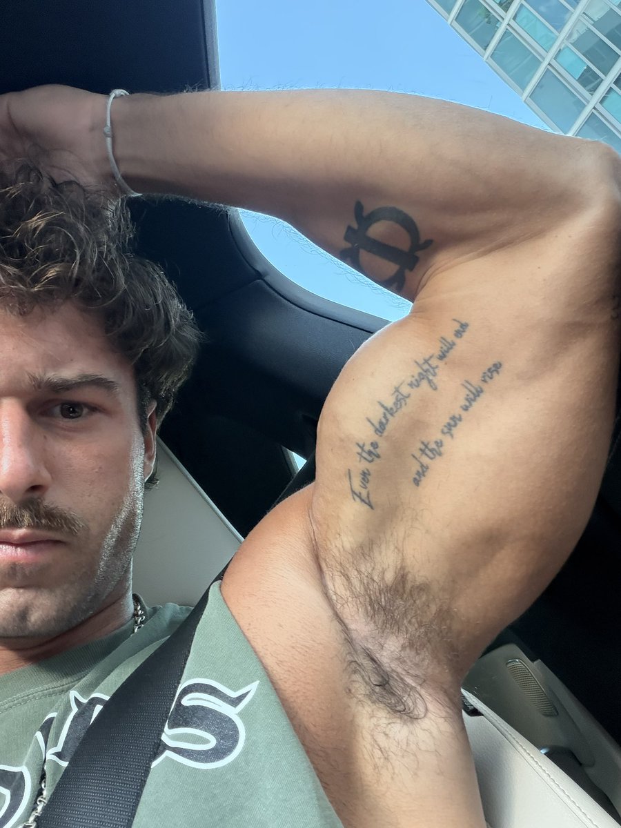 kylegoesgym1's tweet photo. Looking down at you https://t.co/em1r0Cpw4O