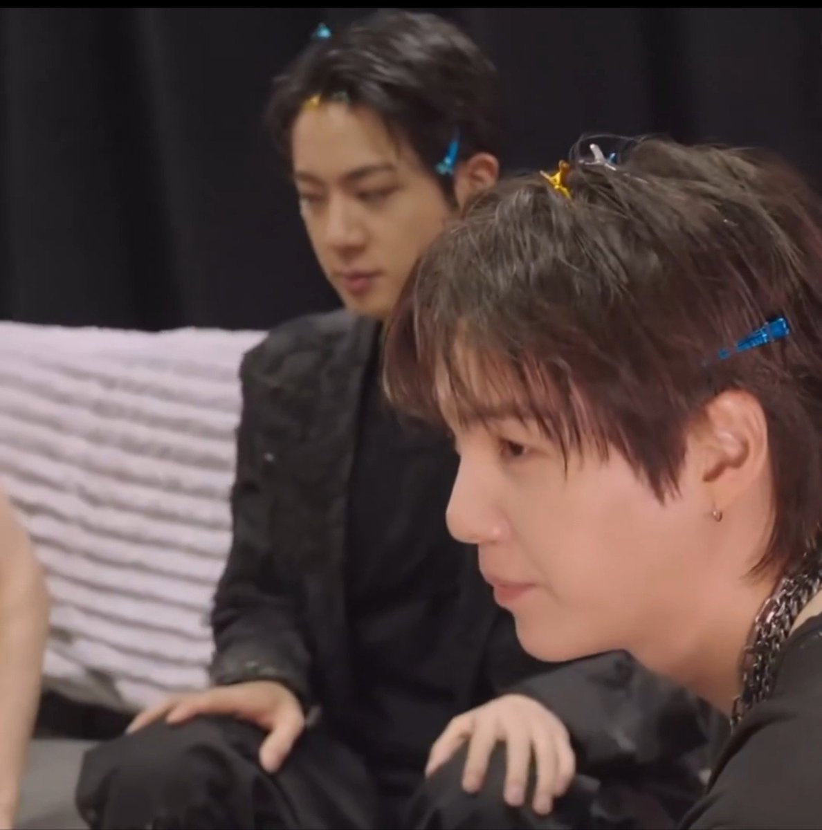Gogoonthego's tweet photo. Absolutely love it when their hair is held up by cute little clips before the concert starts 😭😭😭😭😭😭😭😭😭😭 https://t.co/ey7KSMqSE3