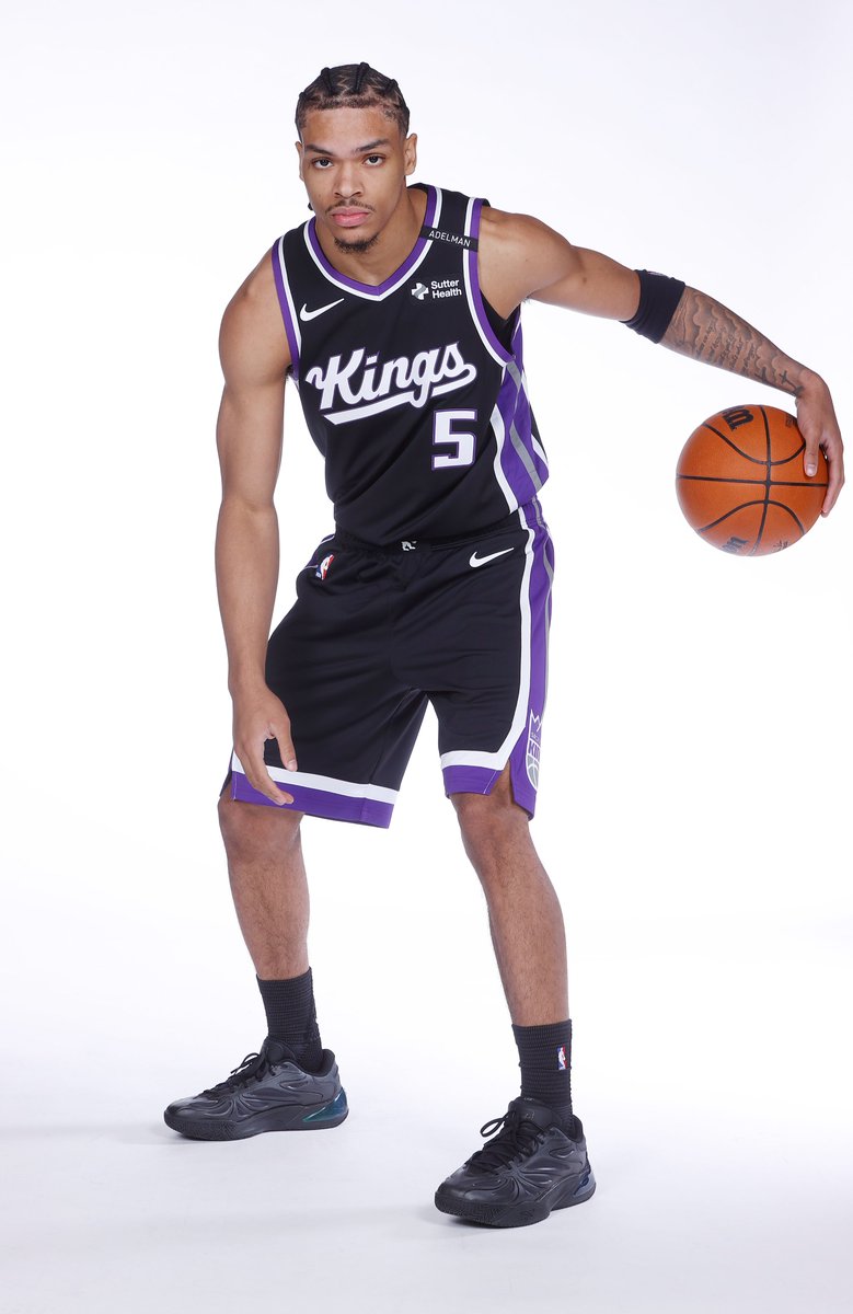 5ive wearing #5 for Sac-Town!

@​Dariusacuff5 x @​SacramentoKings 
 [📷](https://pbs.twimg.com/media/HTkJ9ucWEAAppfL.jpg) https://pbs.twimg.com/media/HTkJ9ucWEA