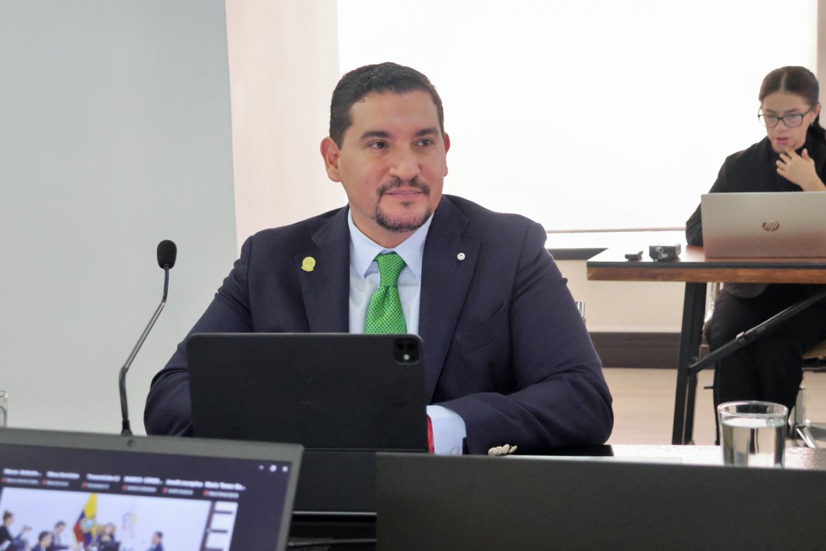 CJudicaturaEc's tweet photo. 🔴 EN VIVO | Sesión Ordinaria Nro. 146-2026

👥 La presidenta del @CJudicaturaEc, Mercedes Caicedo Aldaz (@mechascaicedo), instala la sesión convocada para este 1 de octubre de 2026, con la participación de los vocales @_AlfredoCuadros, @FabianFabara y @DamianLarcoG.

#JusticiaConIndependenciaCJ ⚖️
