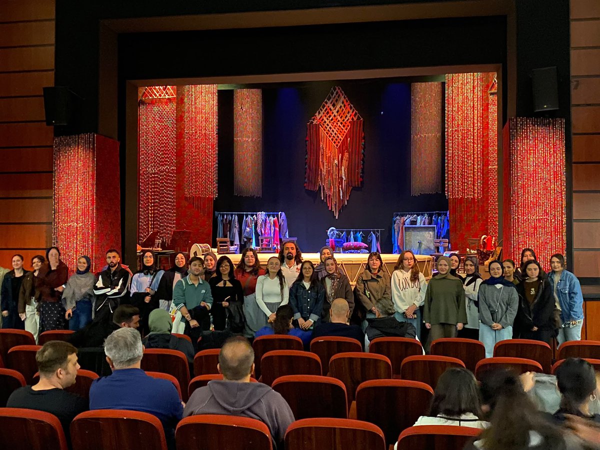 KayseriKYGM's tweet photo. 📍 Hunat Hatun Yurdu
Öğrencilerimizle birlikte “Düğün ya da Davul” adlı tiyatro gösterisinde bir araya geldik. 🎭 ✨ https://t.co/T1mx5vR6oZ