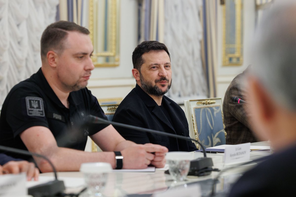 ZelenskyyUa's tweet photo. Хороша зустріч із членами Палати представників Національного парламенту Японії на чолі з Онодерою Іцунорі. Важливо, що саме в такі непрості дні для наших людей, як зараз, коли російські хвилі «шахедів» постійно тероризують наших людей, у нас завжди є представники партнерів, які бачать і відчувають, що відбувається. 

Тільки сьогодні «шахед» поцілив у школу, коли там йшли заняття, були удари по Південному мосту в Києві, постійно тривають атаки по енергетиці. І важливо, щоб Японія та інші партнери точно знали, які ризики це все несе. 

Дуже цінуємо всю економічну та гуманітарну підтримку від початку російської війни та рівень відносин з Японією. В Нью-Йорку ми з Премʼєр-міністеркою Санае Такаїчі говорили, як зробити більше для двосторонніх відносин між нашими країнами та нашої безпеки – України, Японії та всіх демократичних країн. Домовились, що будемо і надалі в активній комунікації.