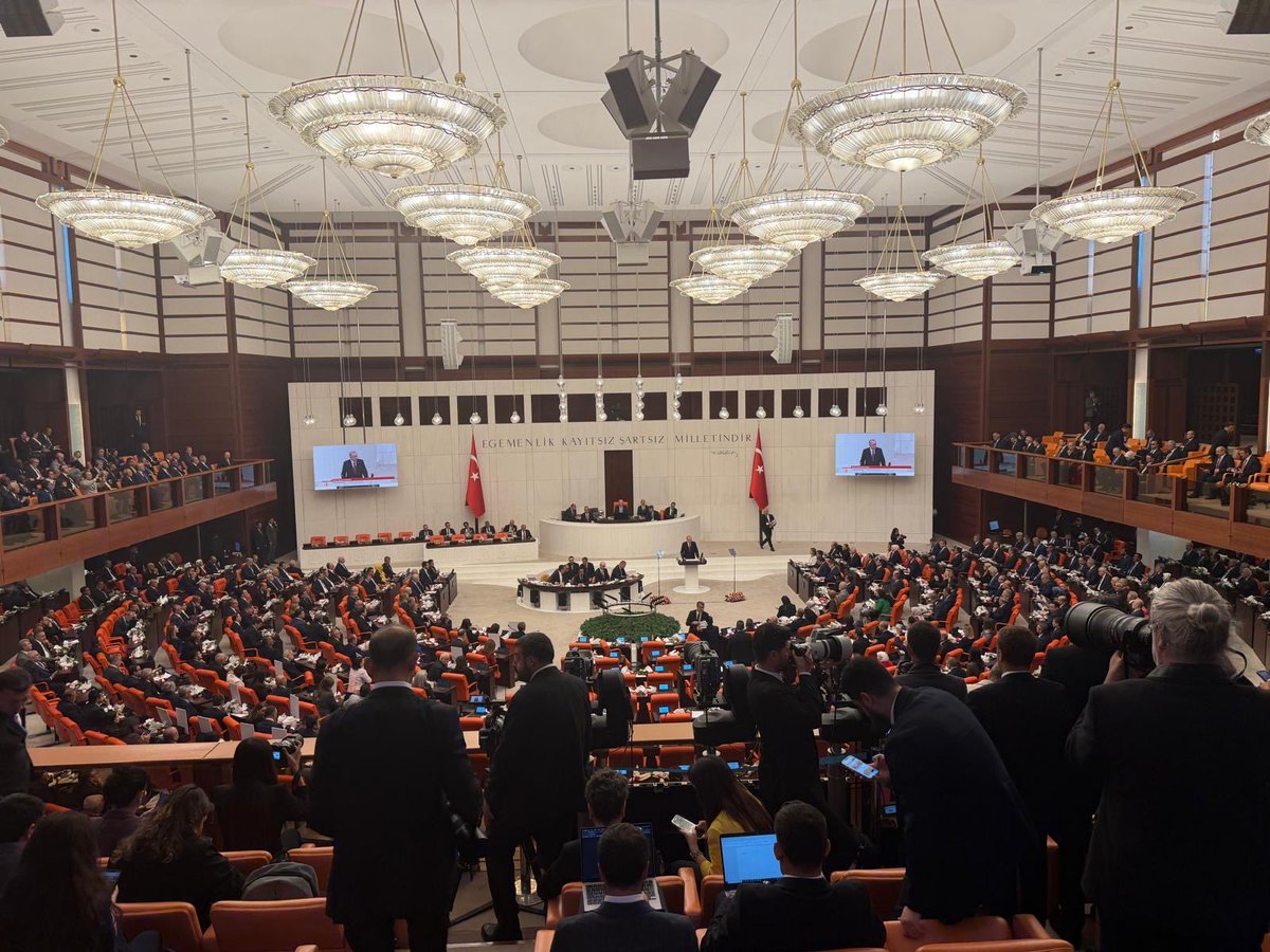 MehmetGungor073's tweet photo. Türkiye Büyük Millet Meclisimizin 28. Dönem 5. Yasama Yılı Açılışı münasebetiyle, TBMM Başkanımız Sayın Numan Kurtulmuş’un nazik davetleri üzerine, Güvenlik Korucuları camiamızı temsilen Gazi Meclisimizde bulunduk.

Millet iradesinin tecelligâhı Gazi Meclisimizin yeni yasama yılının ülkemize ve aziz milletimize hayırlara vesile olmasını temenni ediyor; kıymetli davetleri ve misafirperverlikleri dolayısıyla TBMM Başkanımız Sayın Numan Kurtulmuş’a camiamız adına şükranlarımı sunuyorum.

Mehmet Güngör
Anadolu Güvenlik Korucuları Ve Şehit Aileleri Konfederasyonu Genel Başkanı @TBMMresmi  @NumanKurtulmus