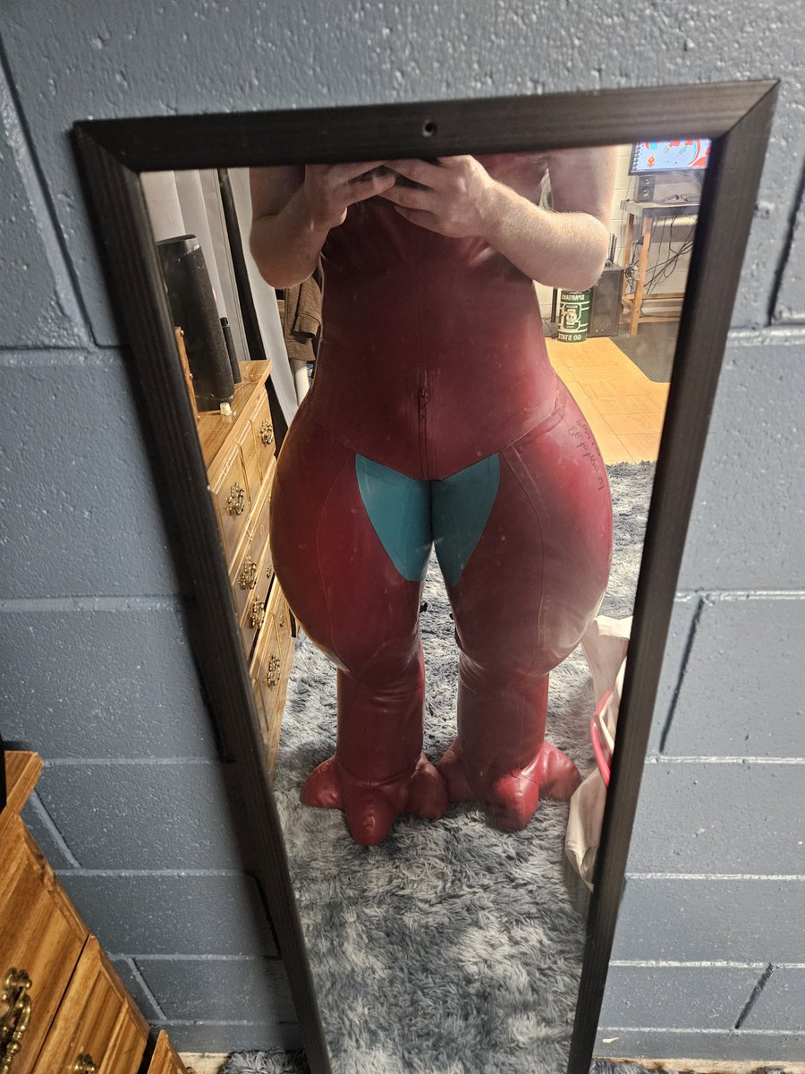 PoofySpoofy's tweet photo. Want big inflated thighs like these? Just ask! I make these custom to your character and even offer fabric covers to make them look just like a fursuit!
Imagine squishy fluffy legs to squeeze your friends with :3
Who needs foam when you can inflate, and even be shiny after dark! https://t.co/D6w9ENZgMi