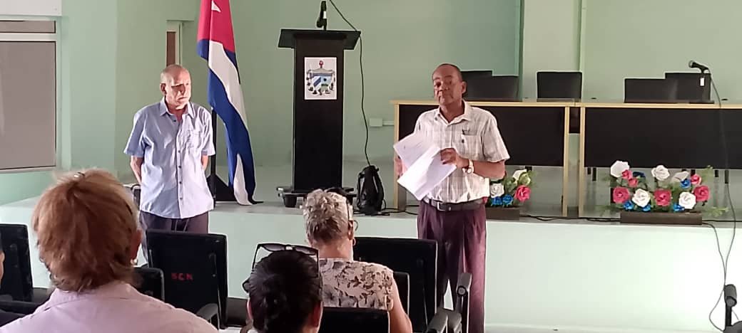 EEMayabeque's tweet photo. ✅| En la UEB Santa Cruz del Norte se desarrolló un encuentro con la Fiscalía, dirigido a todos los trabajadores, con el propósito de profundizar en las consecuencias legales asociadas al robo de aceite dieléctrico de los transformadores. 

#Mayabeque 
#loquenosUNEseguridad https://t.co/SusHnszaXv
