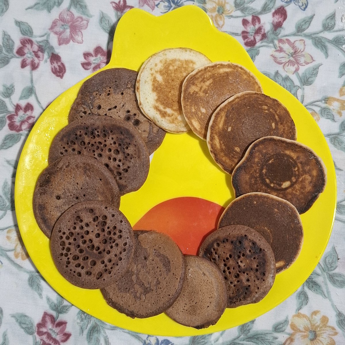 cuntyousee's tweet photo. mis bellos y deformes pancakes https://t.co/7medlxnoWu