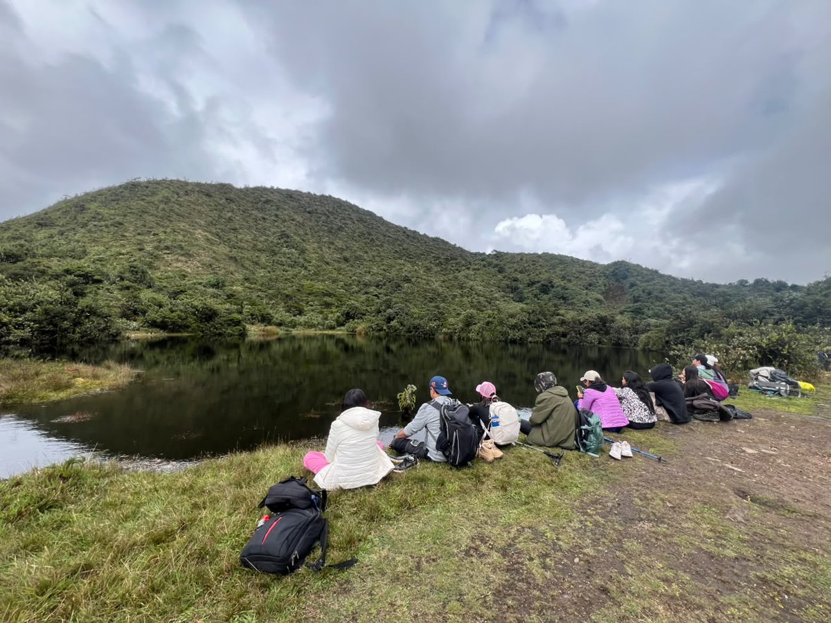 humedalesbogota's tweet photo. Últimos cupos disponibles a la caminata a la laguna de Chinará. Toda la información en👉 https://t.co/tEHAWxQPf2 https://t.co/3icWI33M73