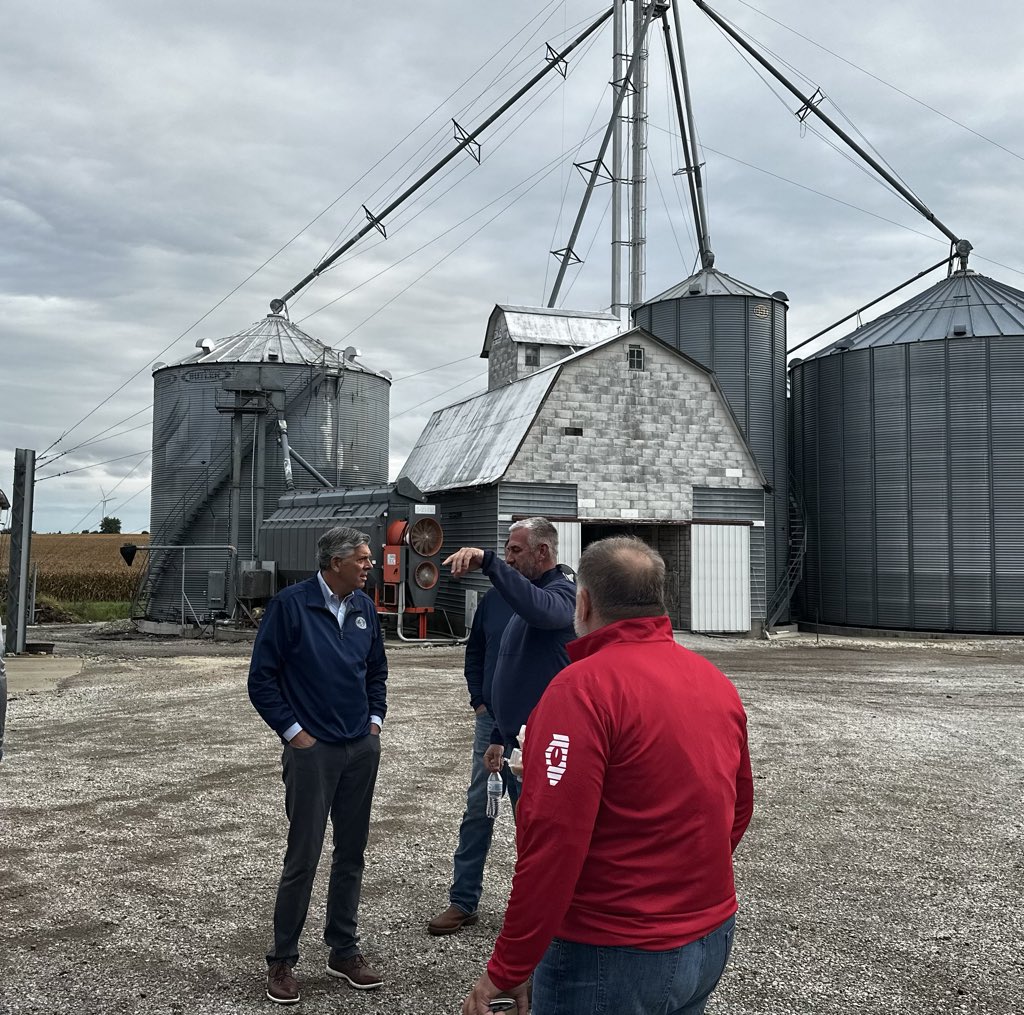 RepLaHood's tweet photo. Harvest is underway across #IL16!

It was great to stop the Lay’s farm in Bloomington to see how harvest was coming along and discuss the importance of renewing the USMCA and the need for the Senate to pass the Farm Bill I was proud to support in the House.

As our farmers are in the fields this fall, remember to slow down and look out for farm equipment on the road! 🚜