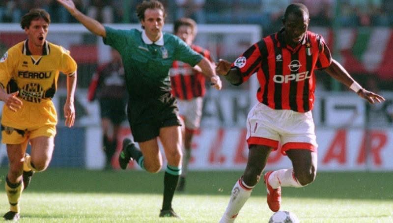 Livia_DiGioia's tweet photo. Se nel 1996 fossero esistiti i social di quella progressione sarebbe stato detto: “Eh, ma era l’Hellas Verona!”. Per fortuna non esistevano ancora. 

60 per il Re Leone! 🦁 

#60Weah https://t.co/bO4cga58eP