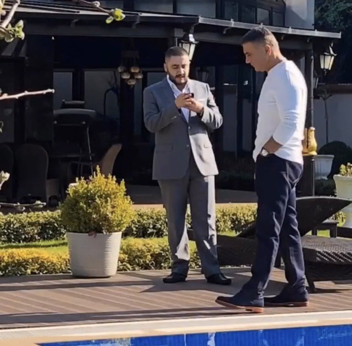 memleketyoutube's tweet photo. Yüzlerce kez düşmüş adam tehlikelidir; çünkü ayağa kalkmanın yüzlerce yolunu biliyordur. https://t.co/b8L9Wsw3Mp
