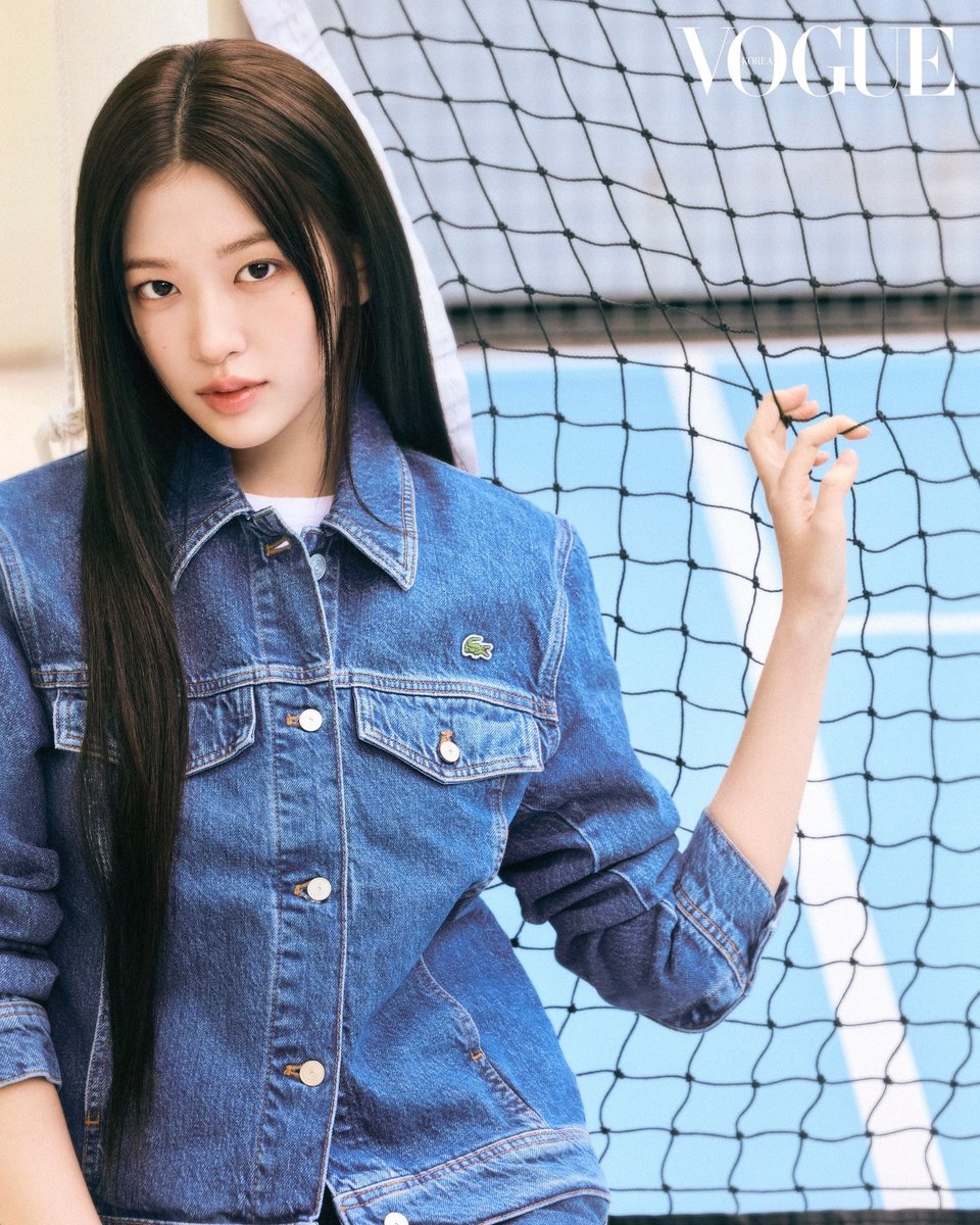 Ligq9o's tweet photo. @Lacoste Lacoste fits Yujin perfectly here, and the mix of sporty energy and polished styling feels especially strong.

#ANYUJIN #LACOSTE
#LacosteSS27 #PFW
@_yujin_an @Lacoste https://t.co/Zd2MkXILVa