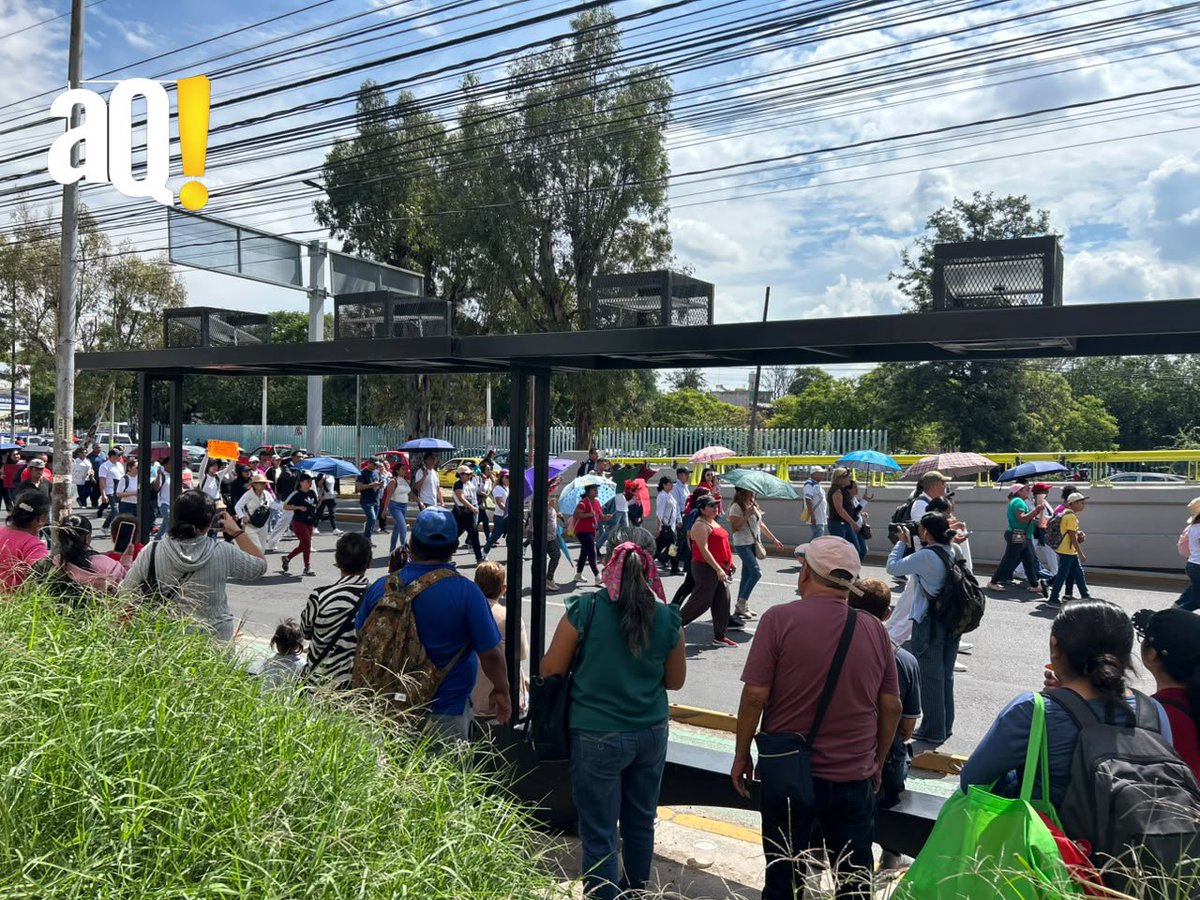 AlertaQro's tweet photo. 🗣️🧑⚕️Trabajadores del #IMSS en Querétaro exigen eliminación de AFORES y aumento salarial
📌👉Los integrantes del Sindicato Nacional de Trabajadores del Seguro Social de la sección 23, también piden la destitución del Secretario General.⤵️
https://t.co/qbLMmBeRsk https://t.co/GxF4S6DST0