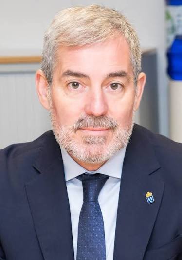 GladiatorAstur's tweet photo. Coalición Canaria va a apoyar el Decreto socialcomunista de Pedro Sánchez.

Fernando Clavijo, cuando tengas otro hantavirus, otra movida con la inmigración ilegal africana y Marruecos os coma, vas a llorar a tu pvta madre. 

Miserable. https://t.co/X9k0flSmiH