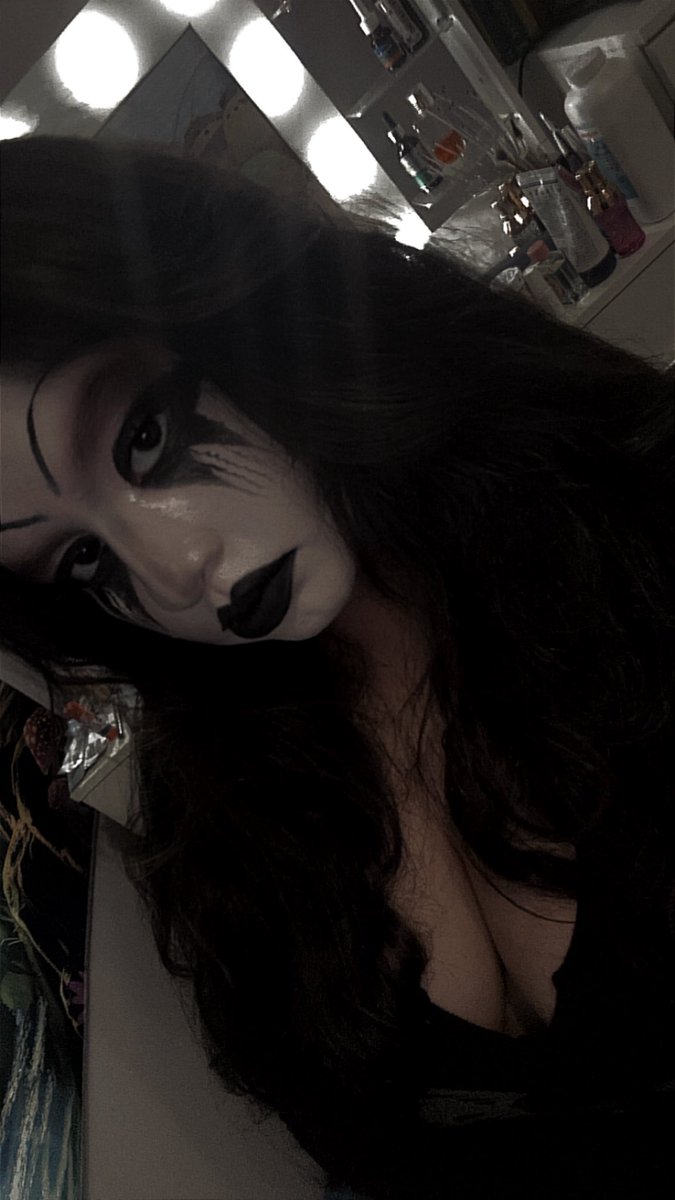 rageandlipgloss's tweet photo. A look I did yesterday 🖤🖤🖤 https://t.co/pCFmlpAapg
