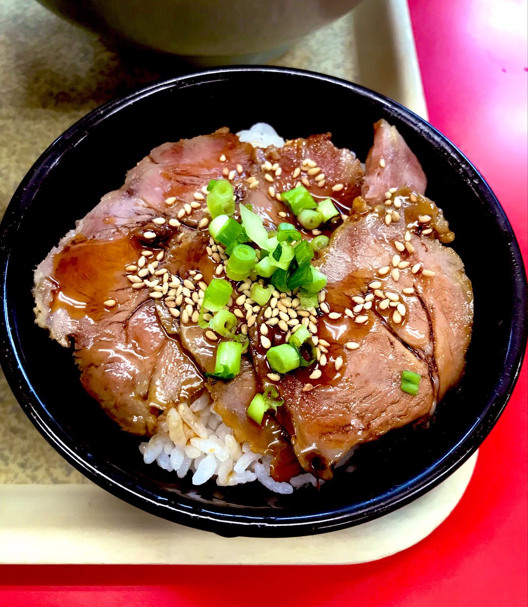 FuckiJoo's tweet photo. 深夜の山岡家でつけ麺大盛にチャーシュー丼でがっつりやってもーたー！！超腹パンしごおわ！ https://t.co/hi8CtFKV7k