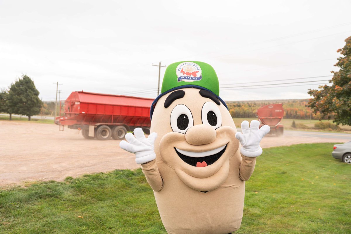 PEIPublicSafety's tweet photo. If you see dangerous situations on the road during harvest, don’t hesitate to call 9-1-1 for emergencies or your local police for non-urgent matters. Let’s stay safe this season! 🚗 #DriveSafely #ShareTheRoad https://t.co/tmq1JFWrgL https://t.co/yIPnYdBaO7
