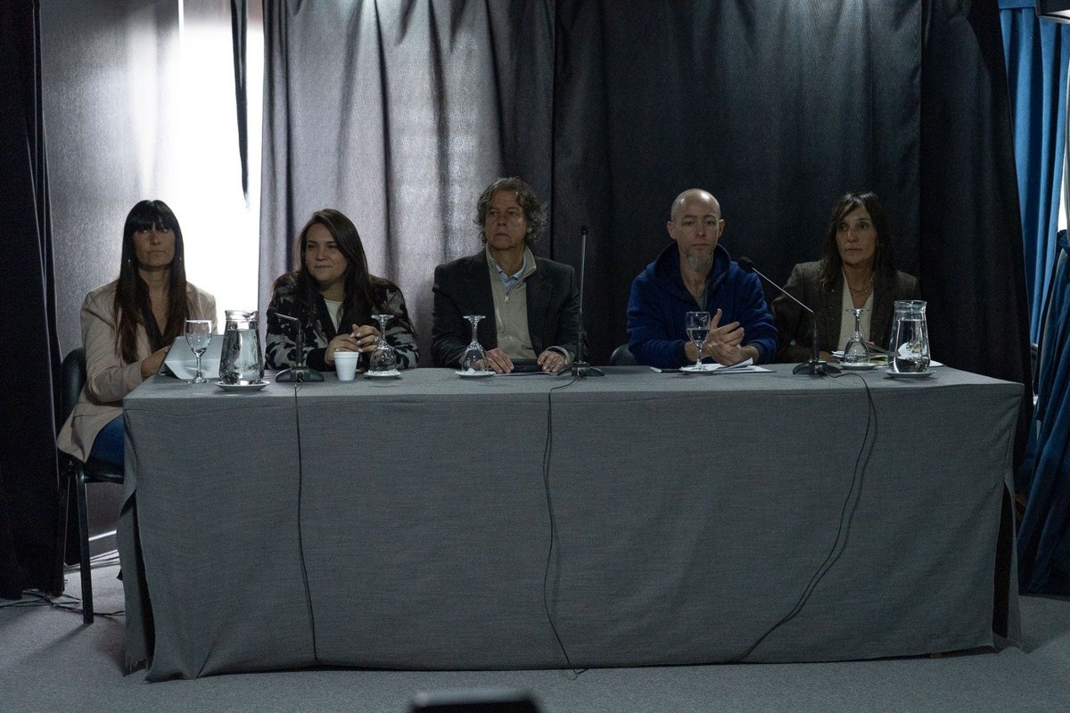 chipicastillo's tweet photo. Hoy participé, como presidente de la Comisión de Libertad de Expresión y Violencia Institucional, en el panel del Foro por el Estatuto del Periodista y la Libertad de expresión organizado en @HCDiputadosBA por el @SiPreBo y la @PrensaFATPREN Es urgente que el Congreso Nacional apruebe el nuevo proyecto presentado por las y los trabajadores de prensa